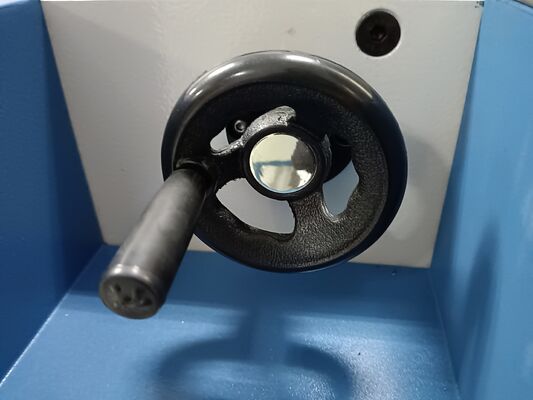 Spine Cardboard Cutting Machine Smooth Trim Edge High Precision High Efficiency