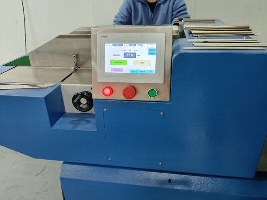 Spine Cardboard Cutting Machine Smooth Trim Edge High Precision High Efficiency