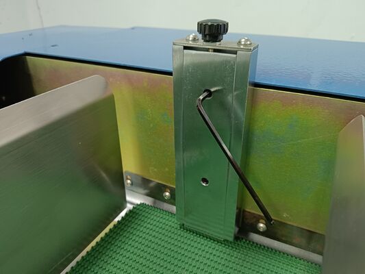 Spine Cardboard Cutting Machine Smooth Trim Edge High Precision High Efficiency