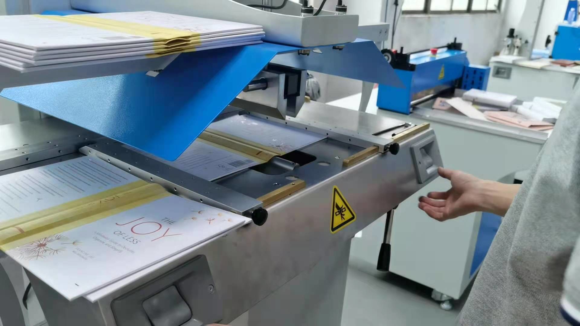 Bible Book Case Spine Rounding Machine Hard Cover Book Rounding Machine ...